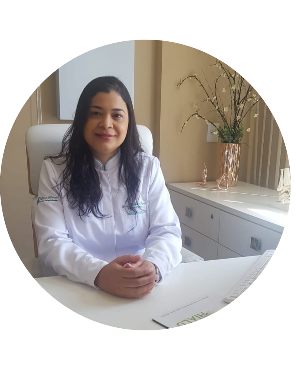 Dra. Edilene Morais em retrato profissional